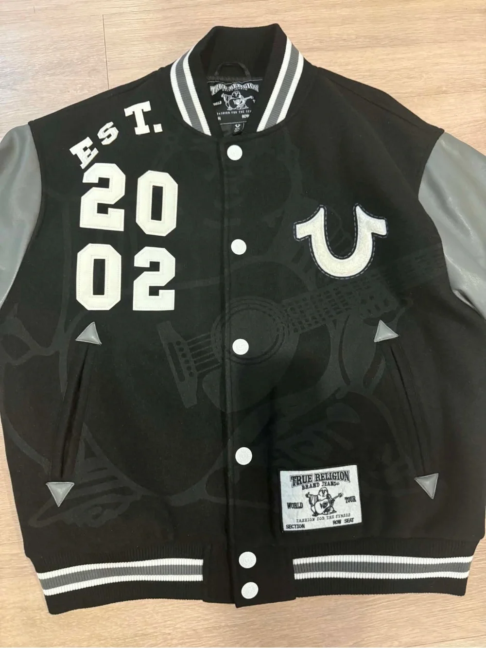 True Religion Varsity Jacket Men’s M Black Gray Leather Sleeves Y2K 02
